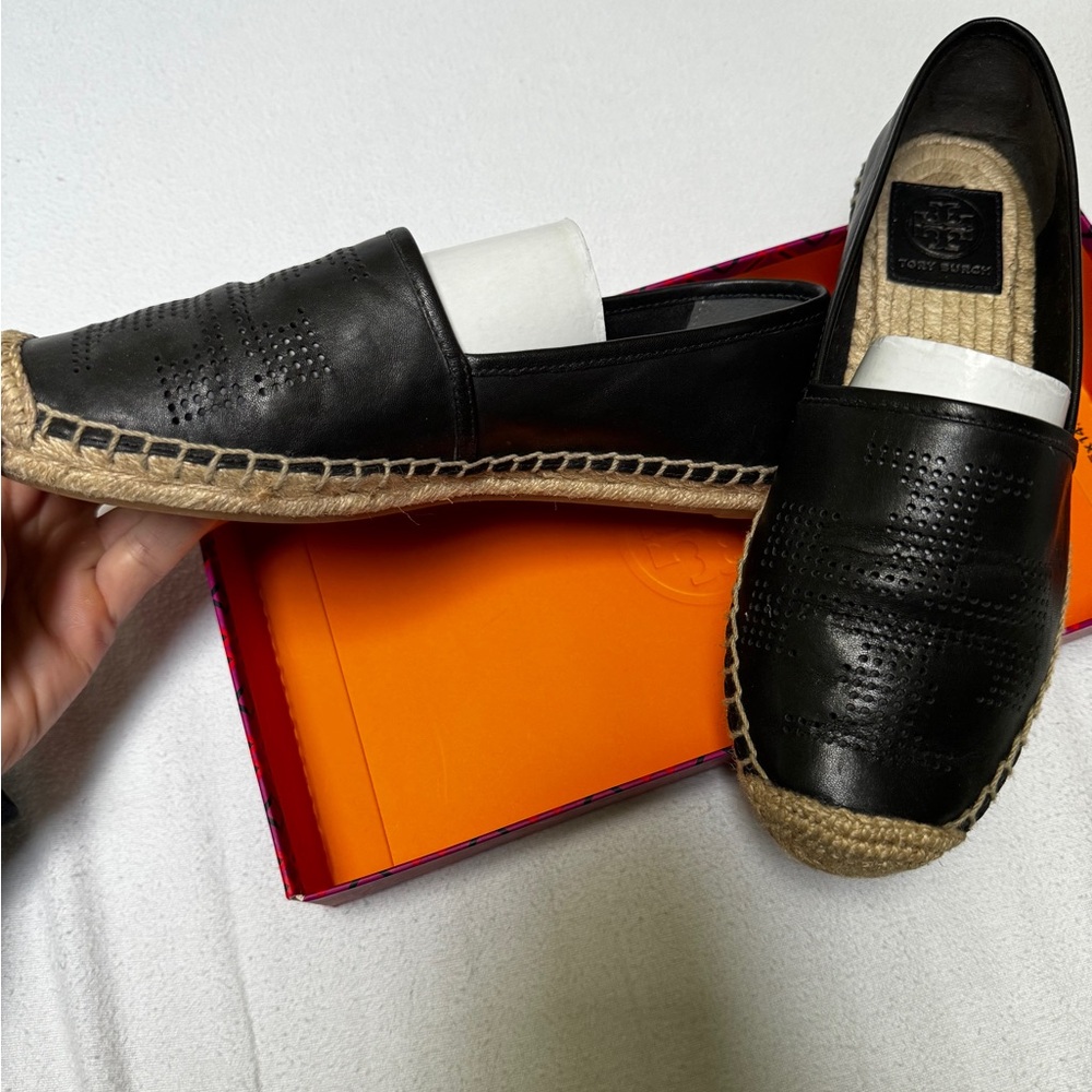 Tori Burch Perforated logo espadrille, leather size 7 black